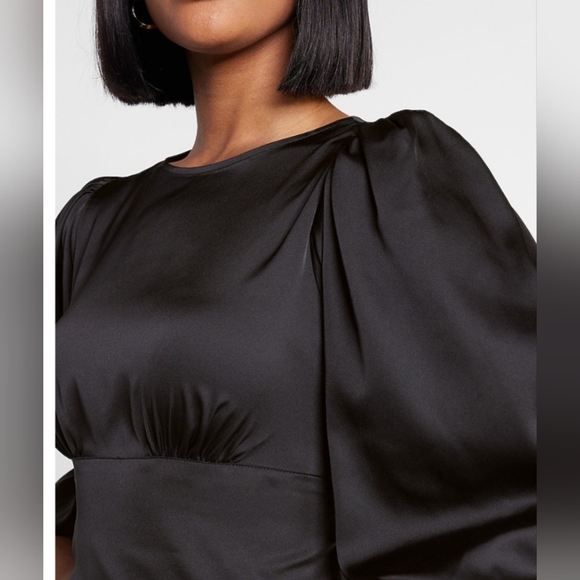 EXPRESS Open back satiny top - Picture 4 of 11